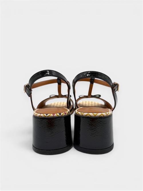 Sandalo con tacco in vernice nera e motivo geometrico IL LACCIO | 764015NAPLACKBLACK
